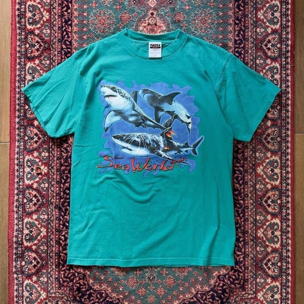 Vintage Tultex SeaWorld Sharks Graphic T-Shirt